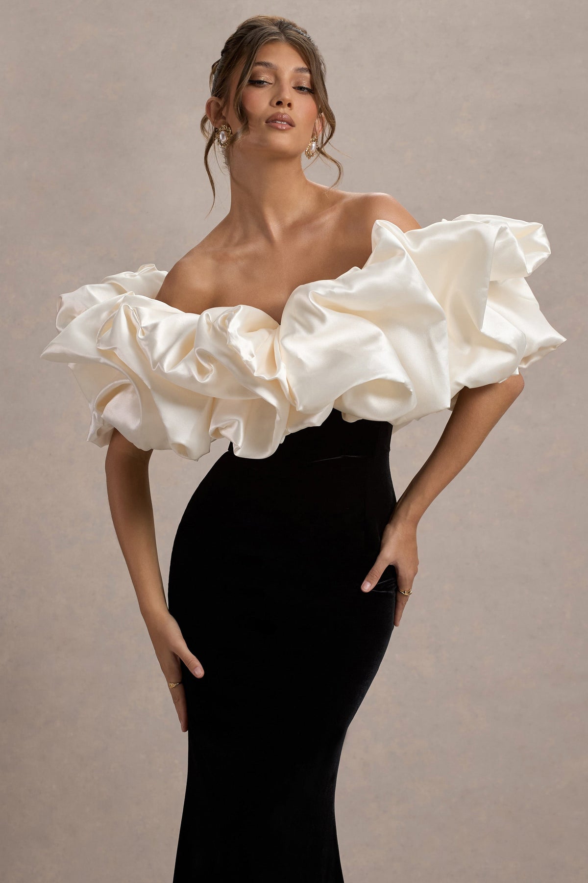 WB_HR_CL135301002-CecilyBlackVelvetBardotMaxiDressWithSatinRuffleTrim10_74344376-8253-4b6f-9676-0c6f62a7cdbb