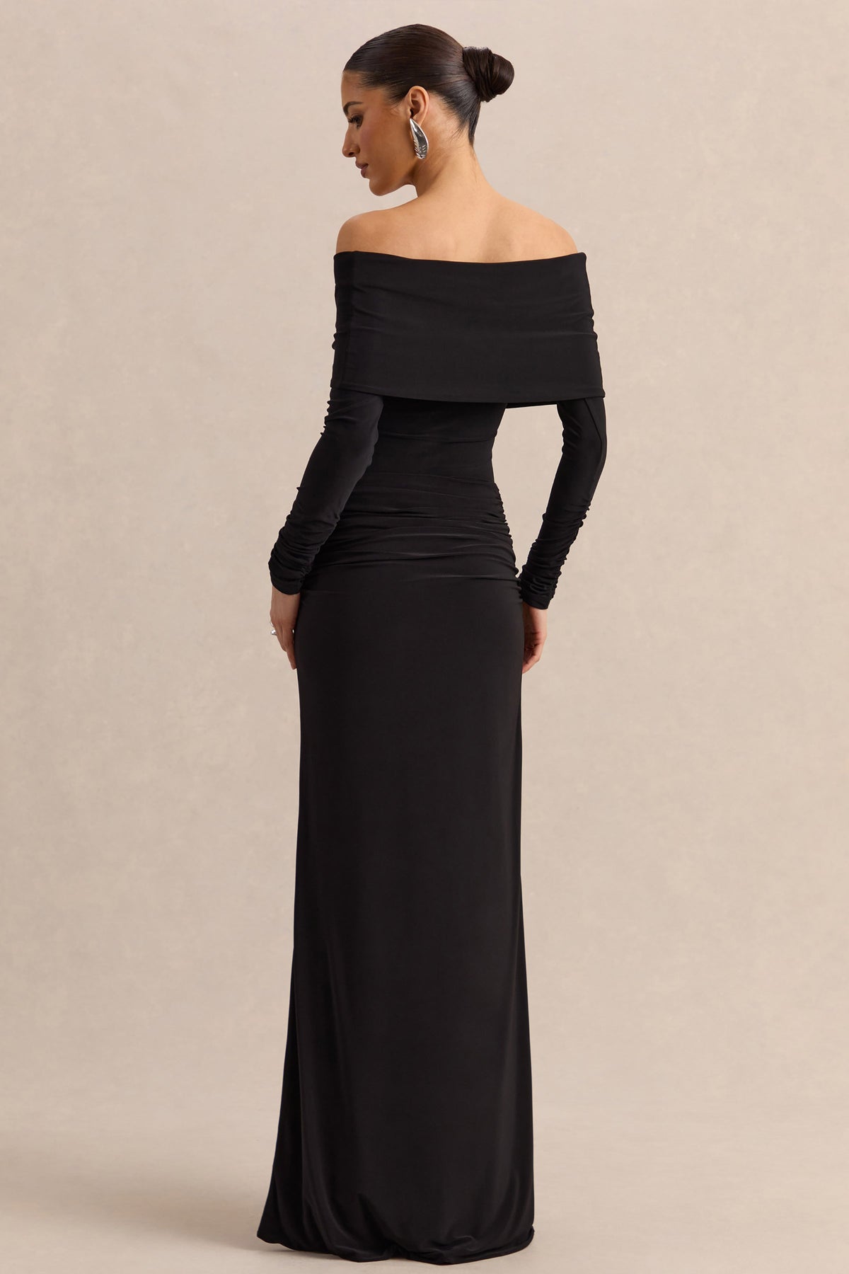 CL13783600106_ECM_HR_CL137820001---Kaelis-_-Black-Bardot-Neck-Bodysuit-With-Long-Sleeves-_-CL137836001---Esara-_-Black-Maxi-Skirt-With-Gathered-Detailing-4
