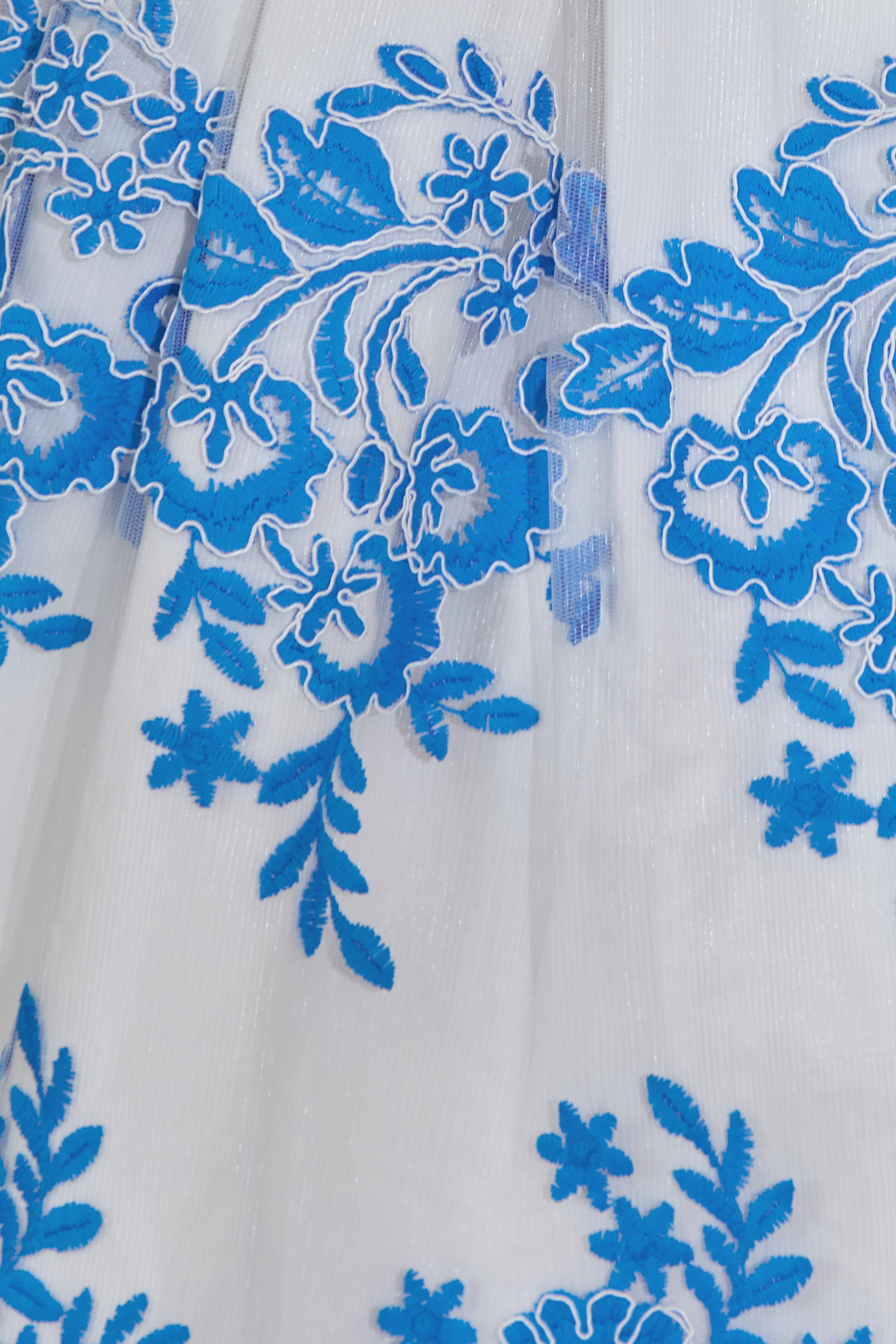 ECM_HR_CL138095016---Mayra-_-Blue-Lace-Square-Neck-Midi-Dress-With-Voluminous-Skirt4.jpg