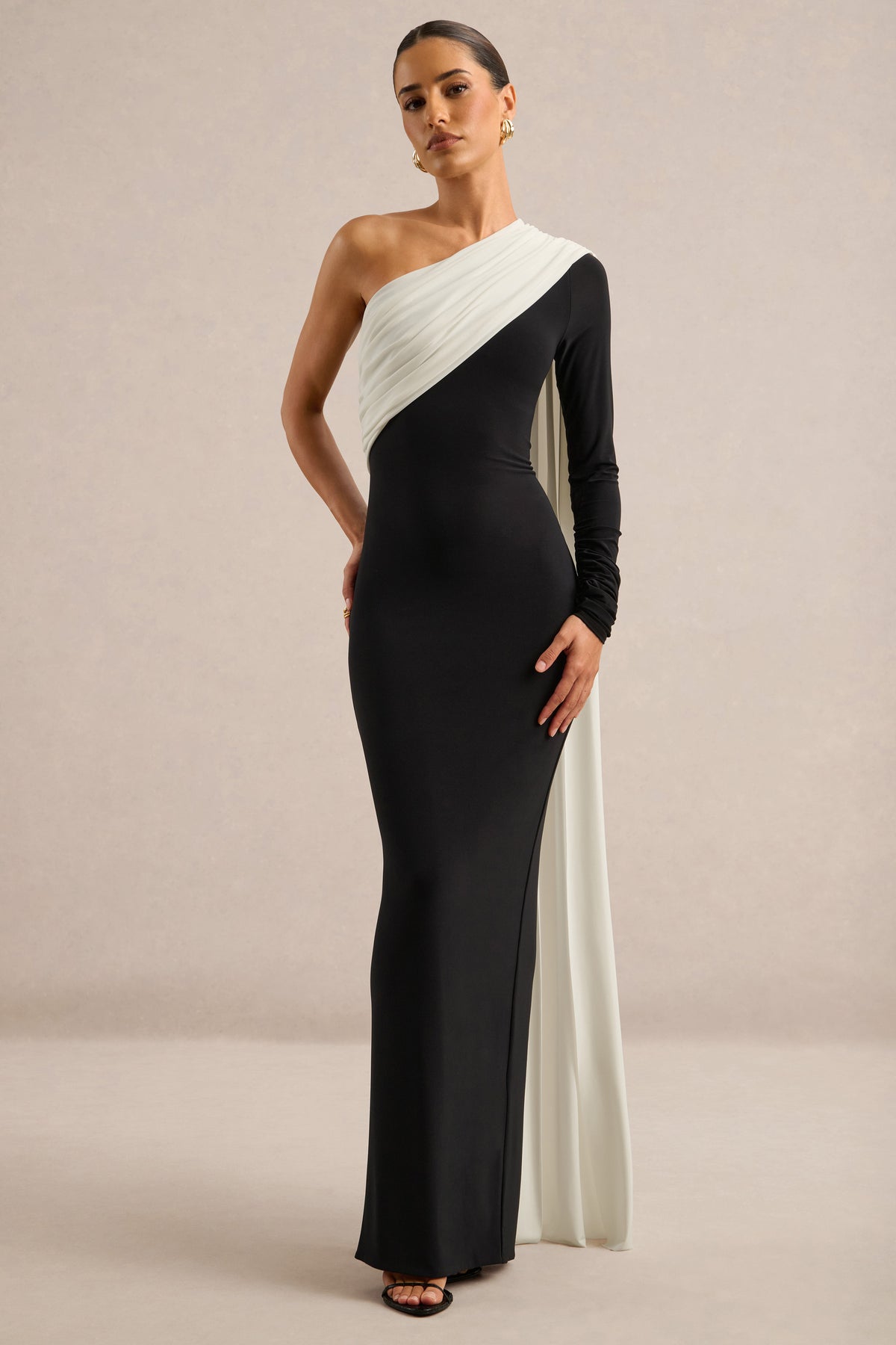 ECM_HR_CL138824002 - Liliana _ Monochrome Maxi Dress with Cape Detailing3.jpg