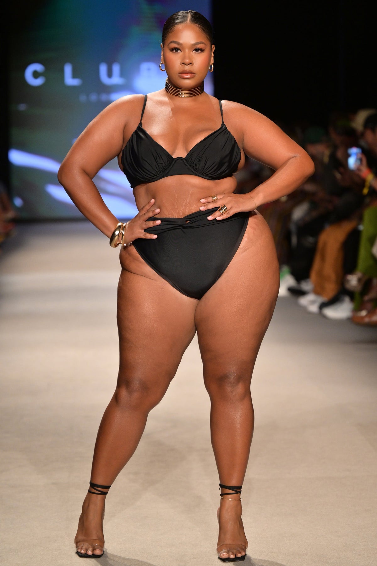 High Tide | Zwarte Gedraaide Bikini Broekje  Met Hoge Taille En Knoopdetail aan de Voorkant