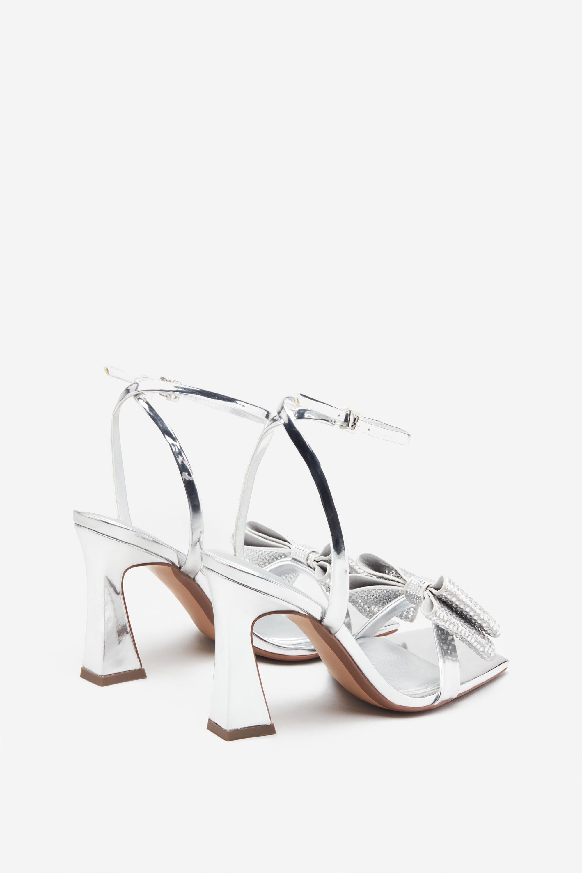 Headlines | Zilverere Sandalen Hakken Met Enkelbandje Diamante Strik