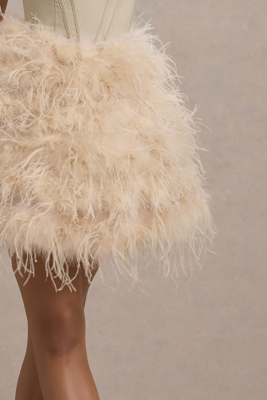 Peaches | Champagne Strapless Mini Jurk Met Volumineuze Veren Zoom