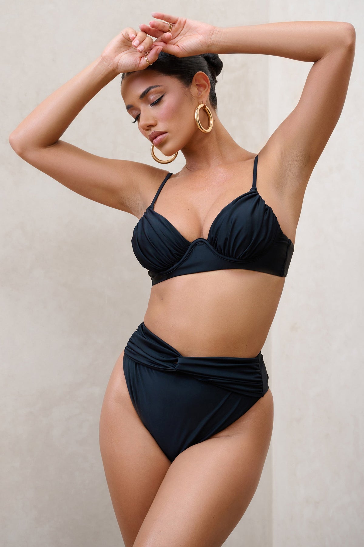 High Tide | Zwarte Gedraaide Bikini Broekje  Met Hoge Taille En Knoopdetail aan de Voorkant