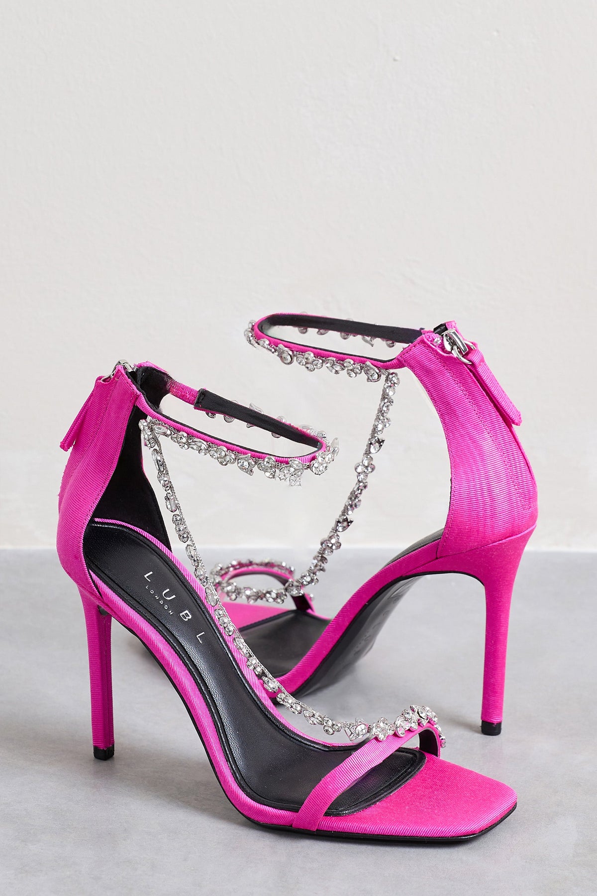 Oh Please | Roze Hoge Sandalen Hakken Met Strikbandjes En Diamanten Kettingen
