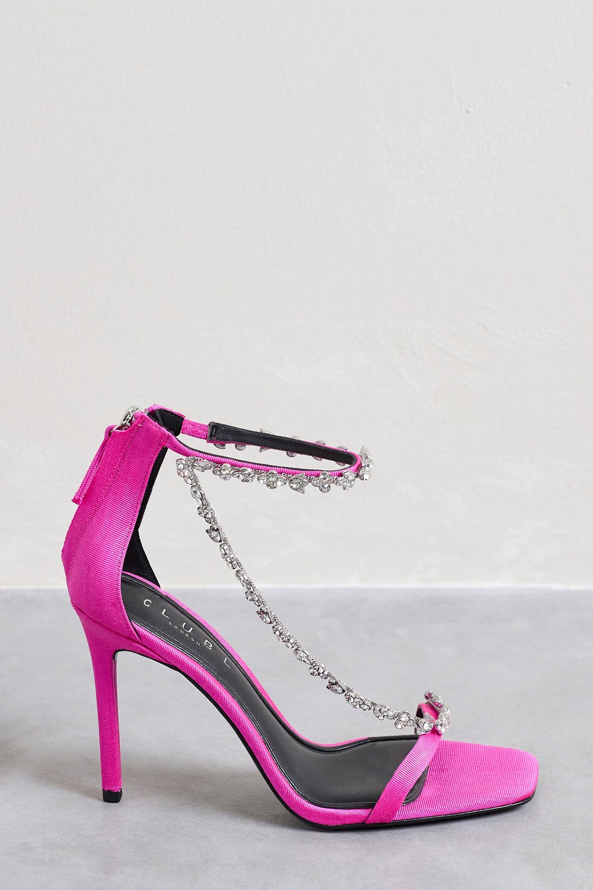 Oh Please | Roze Hoge Sandalen Hakken Met Strikbandjes En Diamanten Kettingen