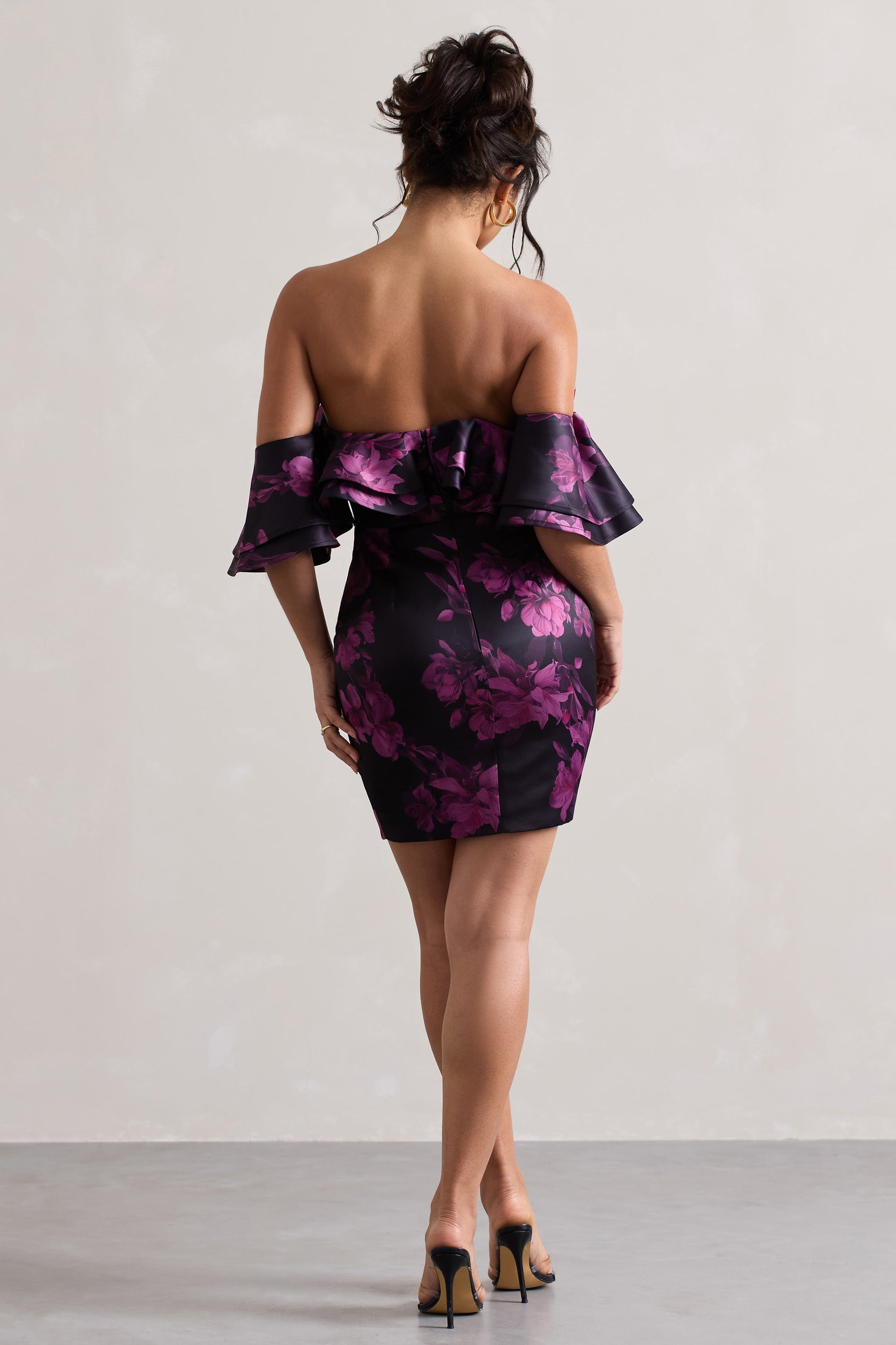Aspen | Zwarte Bloemenprint Bardot Mini Jurk Met Ruches