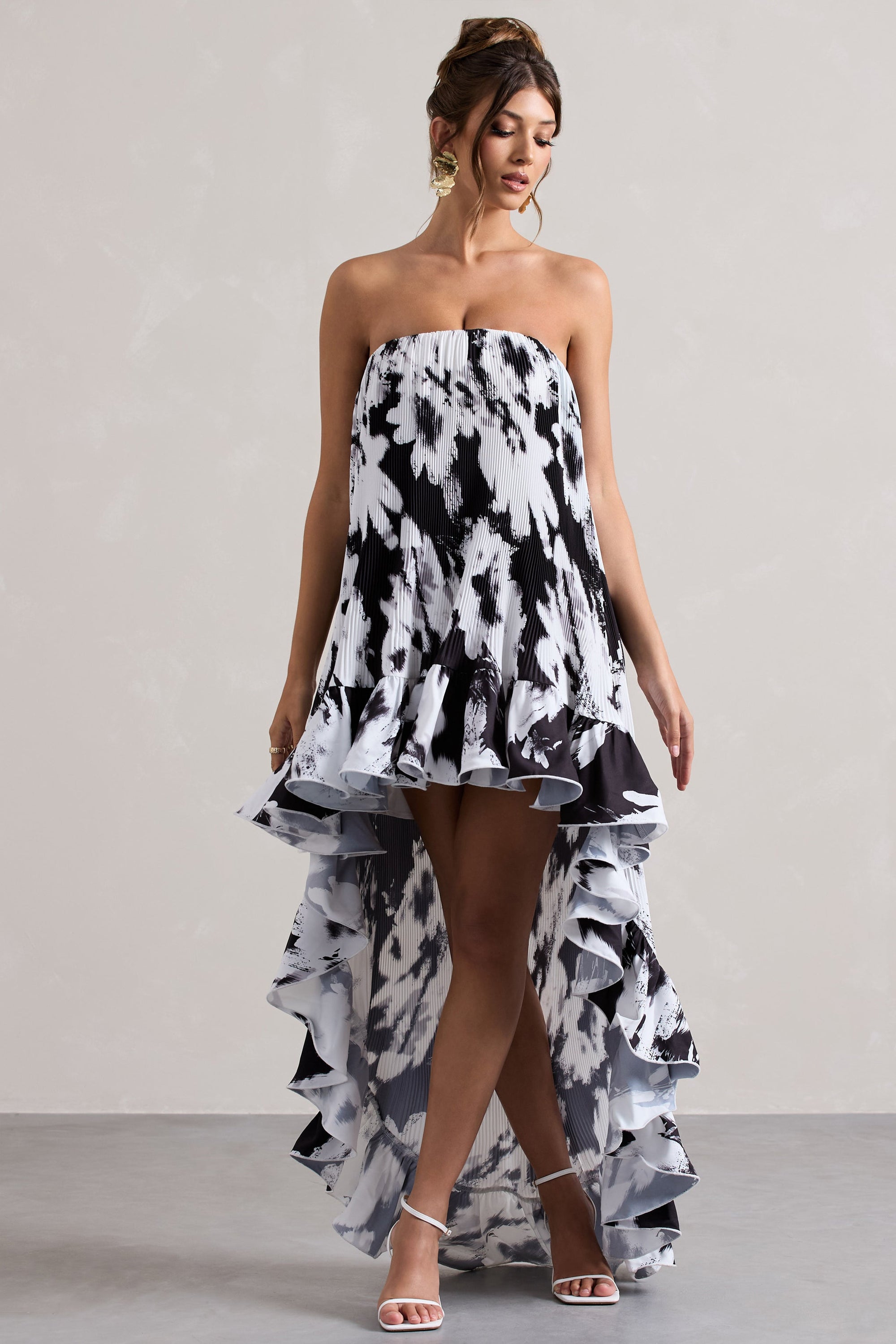 Whistler | Monochroom Bloemen Chiffon Bandeau Ruched Maxi Jurk Met Hoog-Lage Zoom