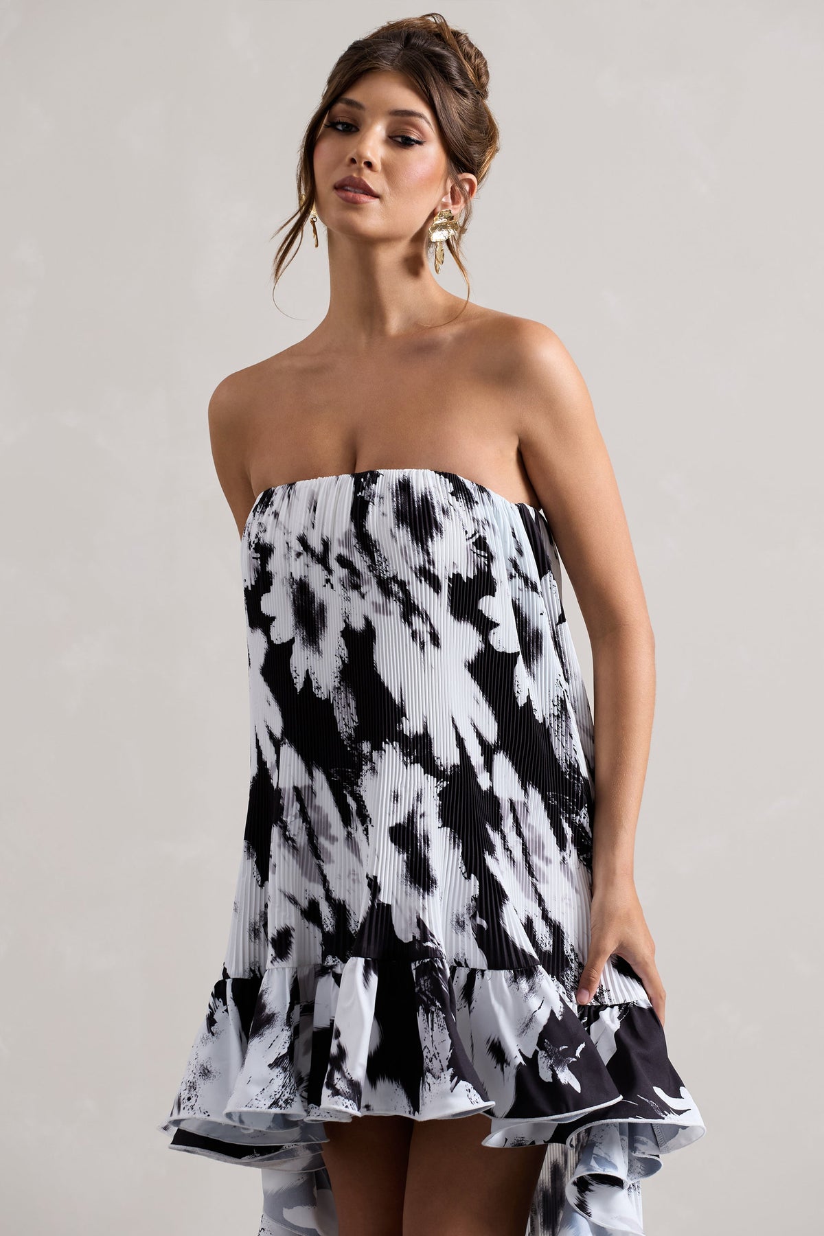 Whistler | Monochroom Bloemen Chiffon Bandeau Ruched Maxi Jurk Met Hoog-Lage Zoom