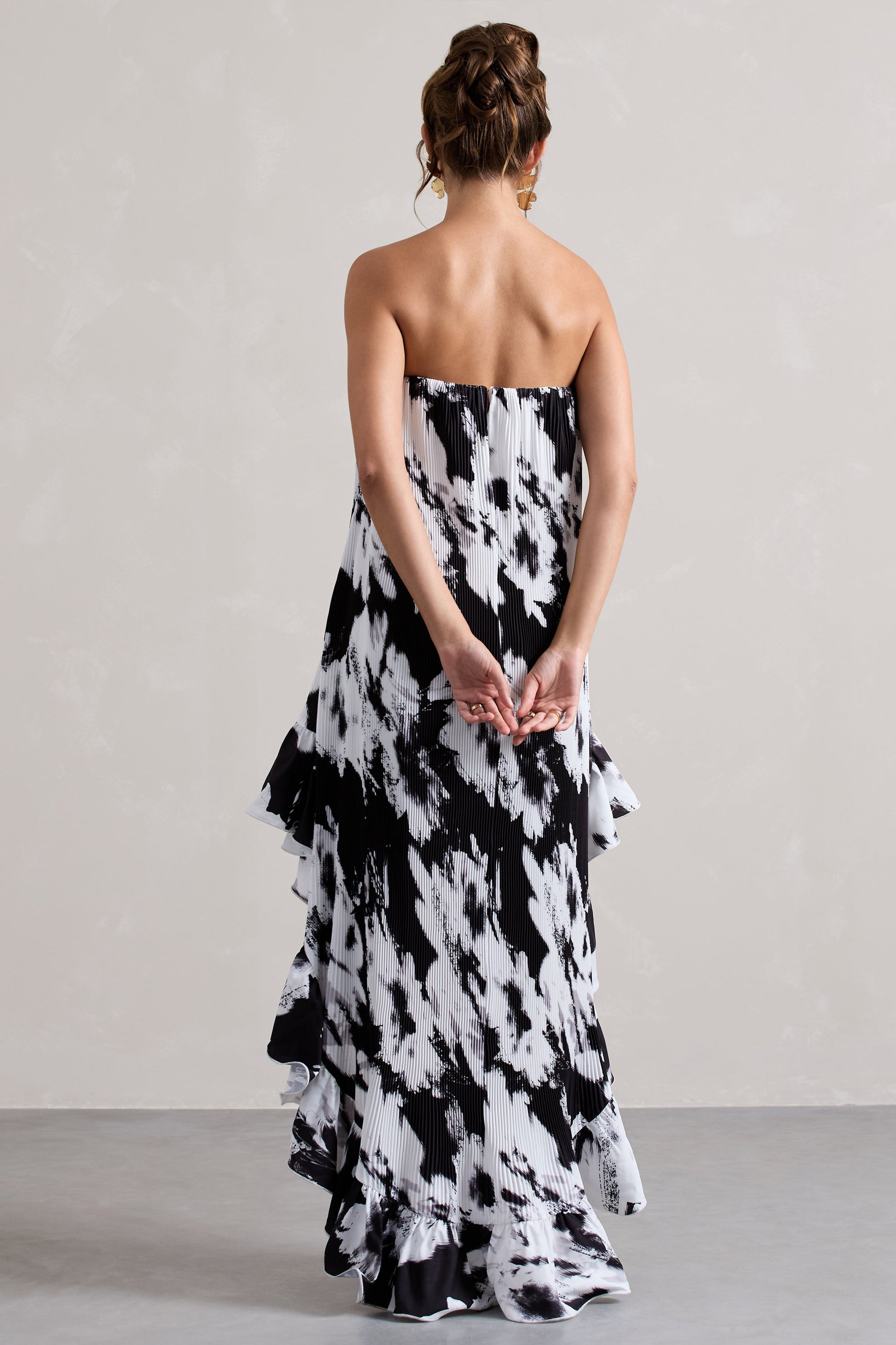 Whistler | Monochroom Bloemen Chiffon Bandeau Ruched Maxi Jurk Met Hoog-Lage Zoom