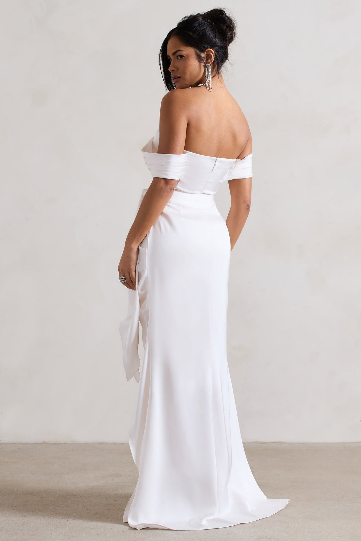 Milano | Crème Satijnen Bardot Maxi Jurk Met Afneembare Rok