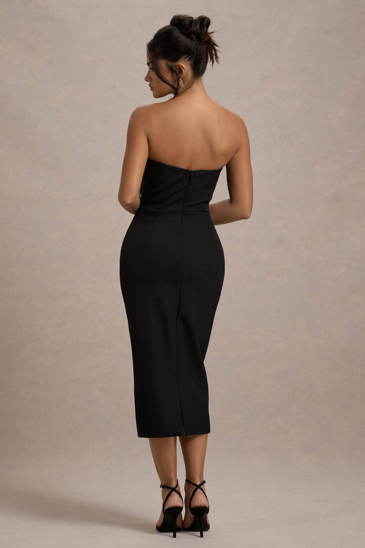 Moya | Zwart En Goude Bodycon Midi Jurk Met Corsage Detail