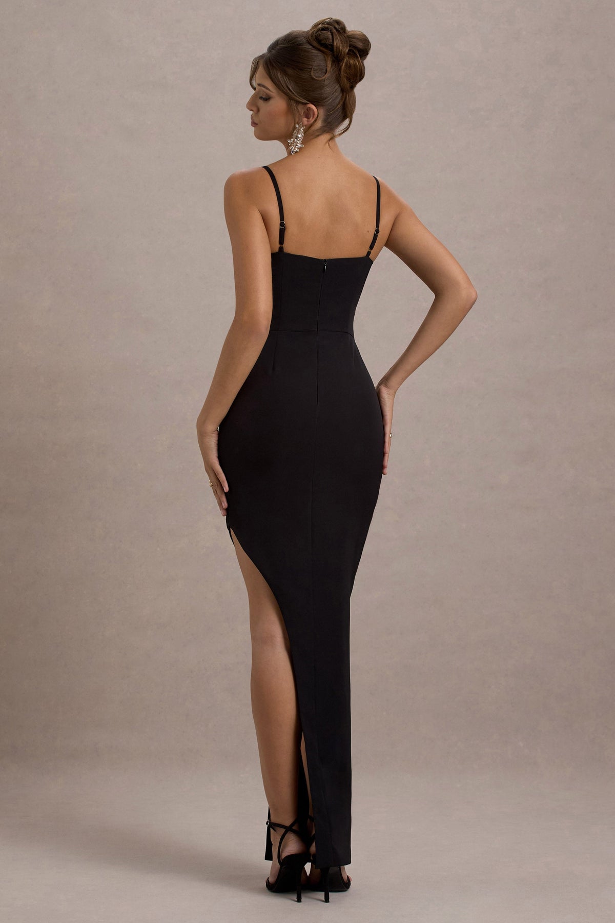 Ignacia | Zwarte Asymmetrische Maxi Jurk Met Pailletten Versierde Detail