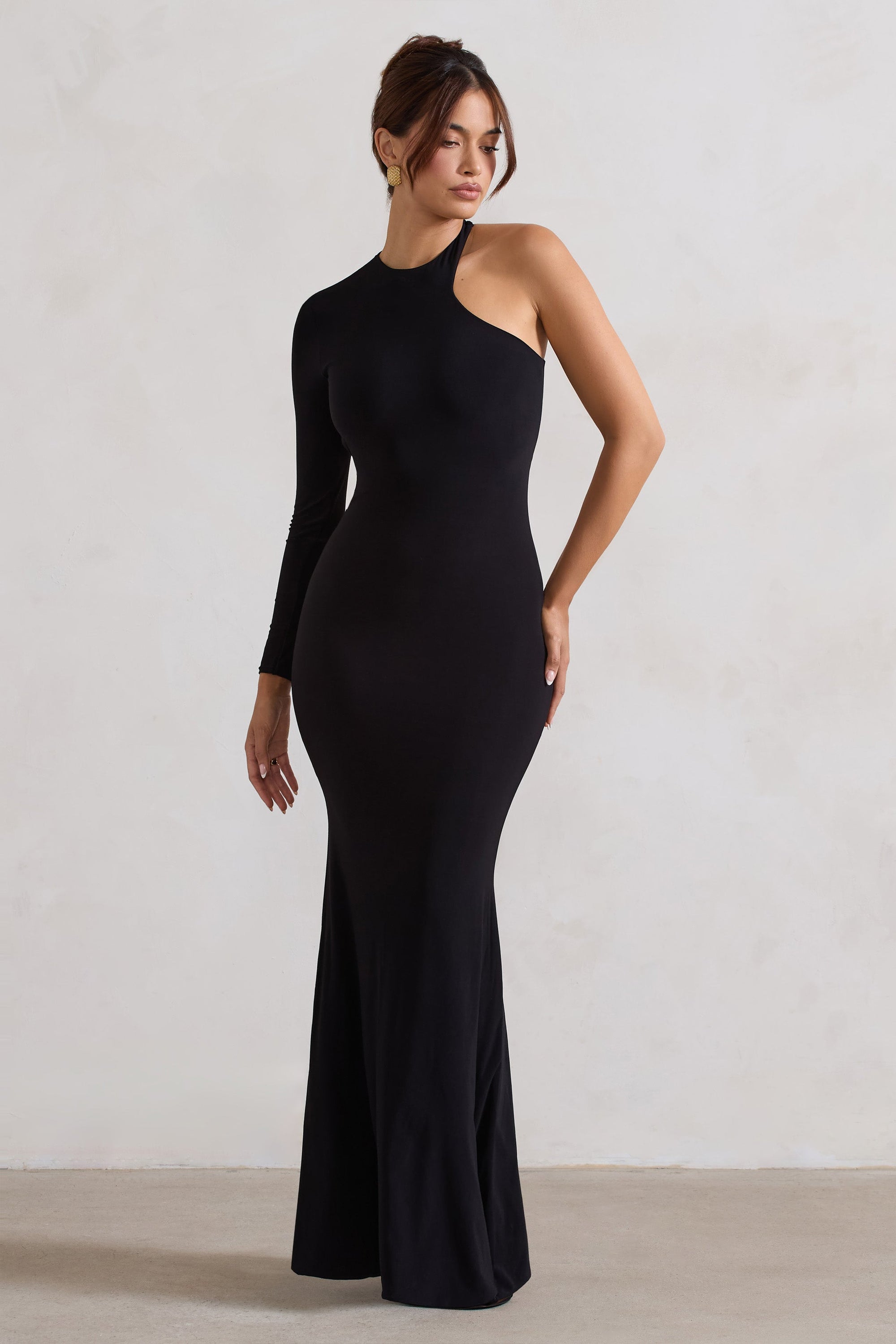 Tyra | Zwarte Asymmetrische Hals Maxi Jurk Met Uitsnijding En Open Rug Detail
