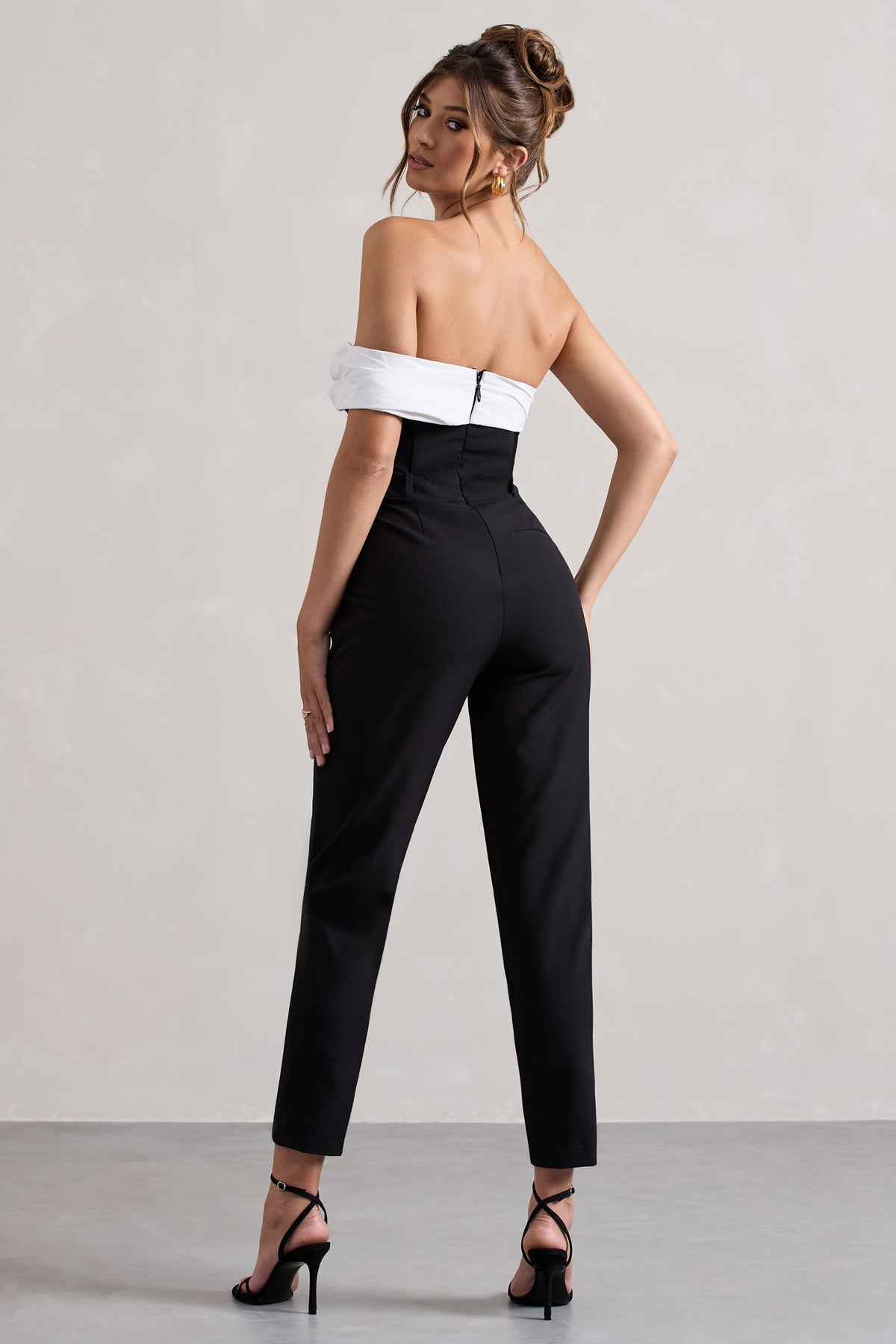Paxton | Zwarte Getailleerd Jumpsuit Met Gedraaid Bardot