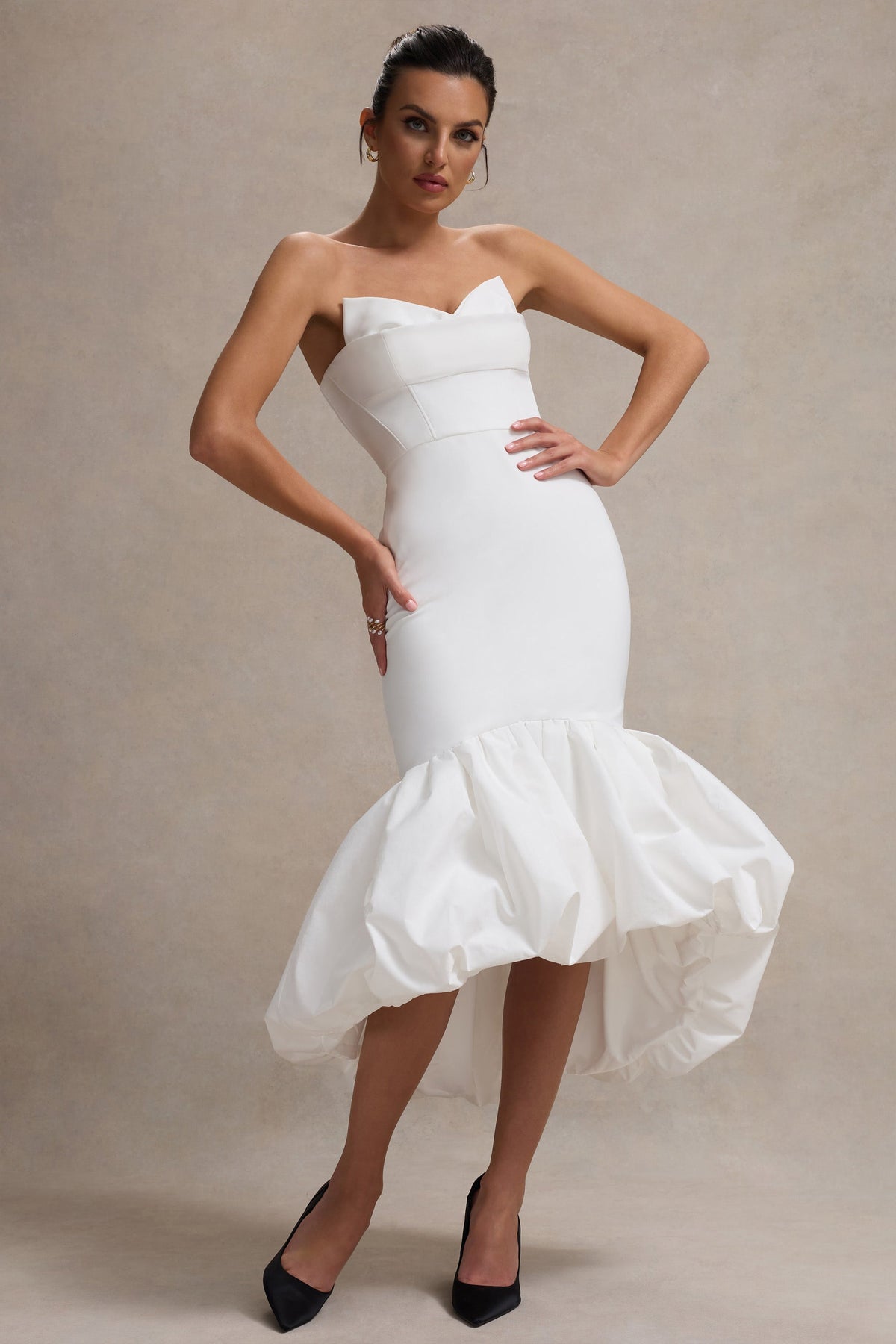 Emmelina | Witte Korset Maxi Jurk Met Volumineuze zoom