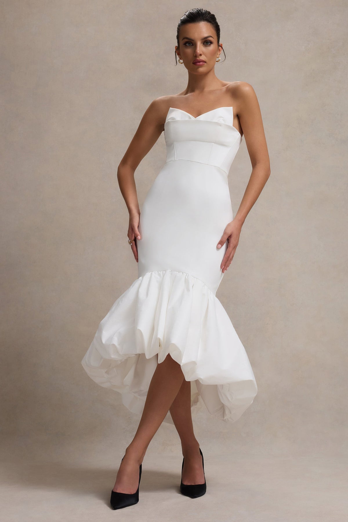 Emmelina | Witte Korset Maxi Jurk Met Volumineuze zoom