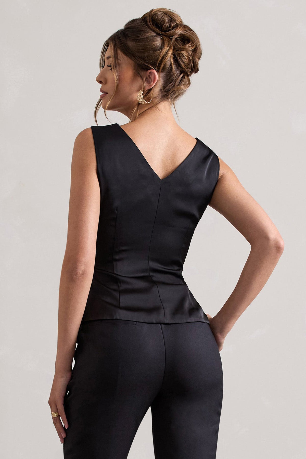Adoration | Zwarte Satijnen Diepe V-Hals Top Met Strik Detail