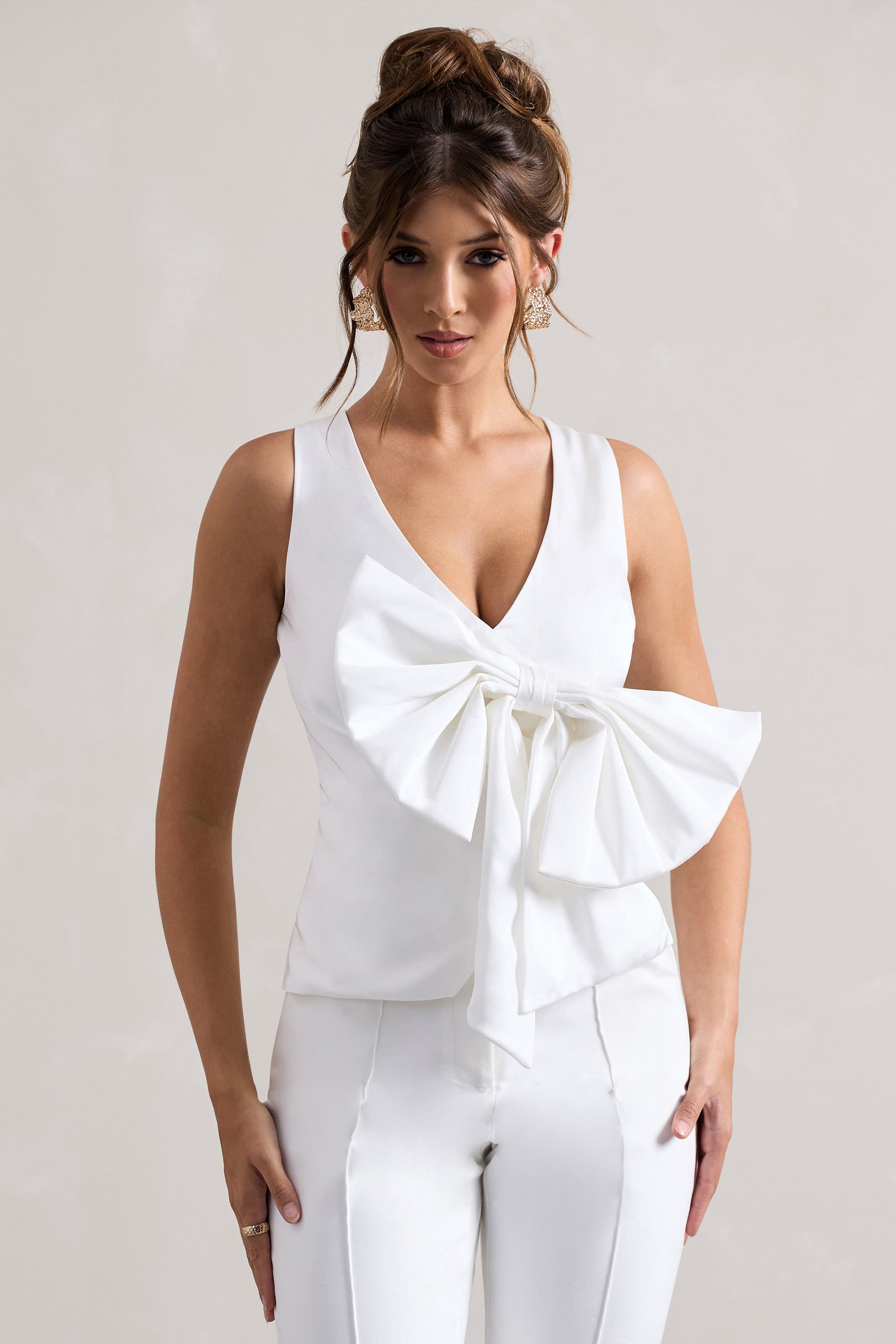 Adoration | Crème Satijnen  Diepe V-Hals Top Met Strik Detail