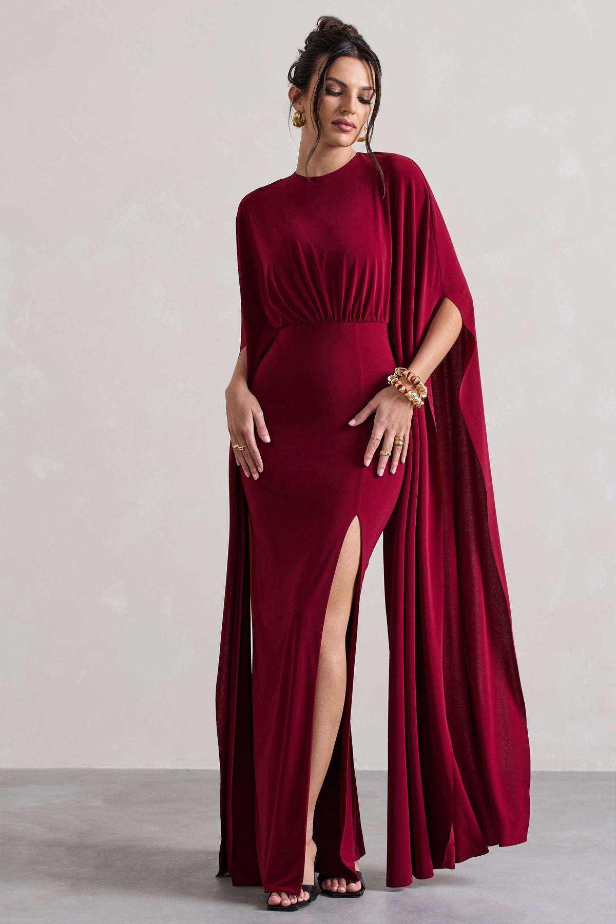 Ilaria | Bessenrode Split Maxi Jurk Met Cape Mouwen