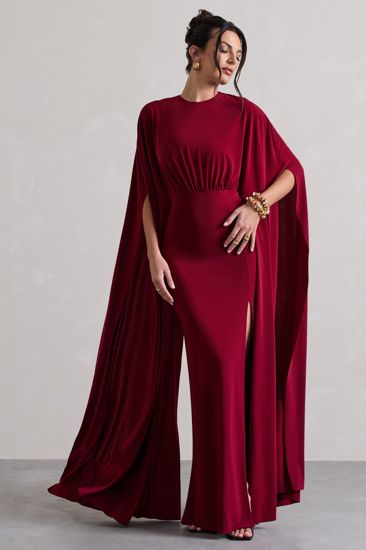 Ilaria | Bessenrode Split Maxi Jurk Met Cape Mouwen