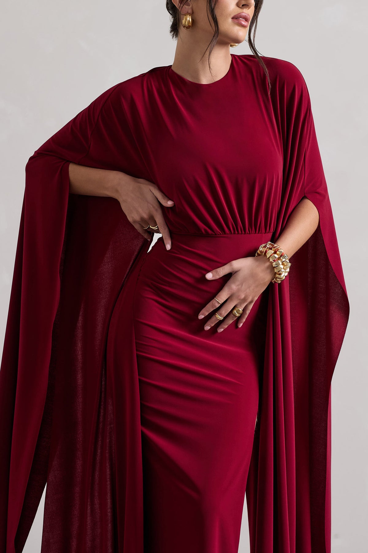 Ilaria | Bessenrode Split Maxi Jurk Met Cape Mouwen