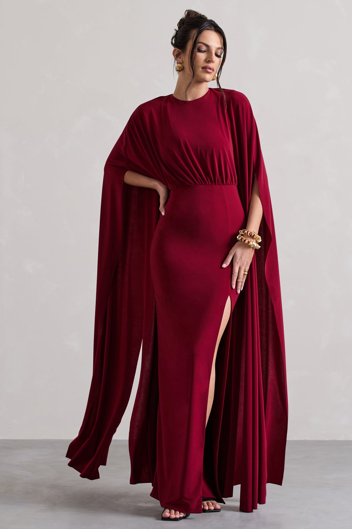 Ilaria | Bessenrode Split Maxi Jurk Met Cape Mouwen