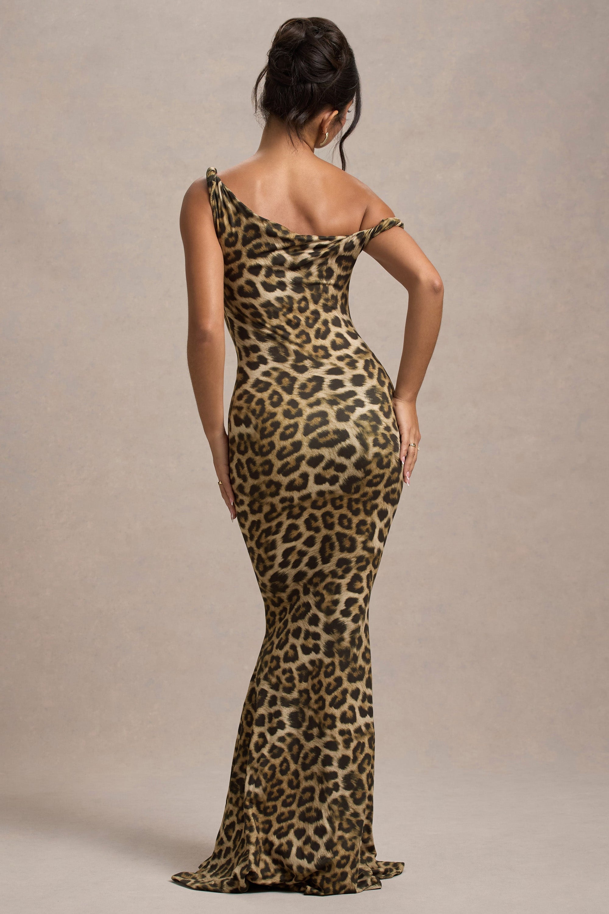 WB_HR_CL134931027-LitaLeopardPrintTwistedAsymmetricMaxiDress6