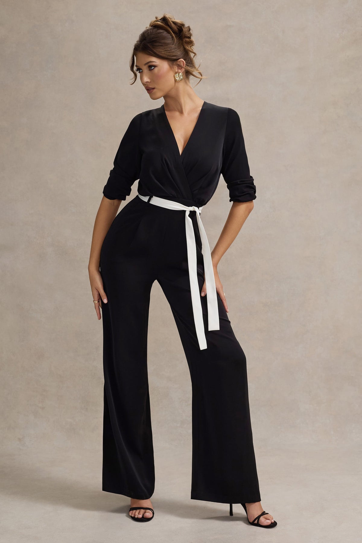 Ruba | Zwarte Getailleerd Diepe hals Jumpsuit Met Gestrikte Taille