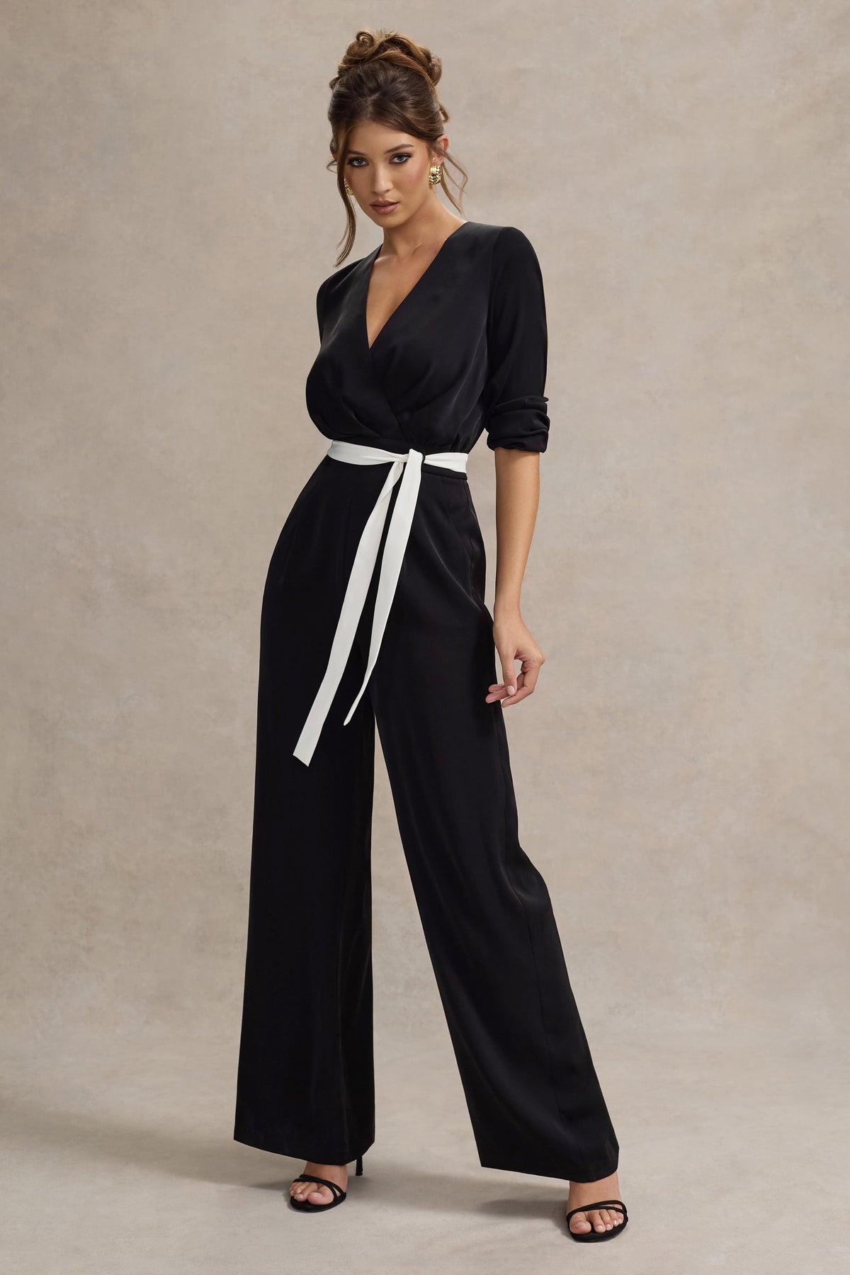 Ruba | Zwarte Getailleerd Diepe hals Jumpsuit Met Gestrikte Taille