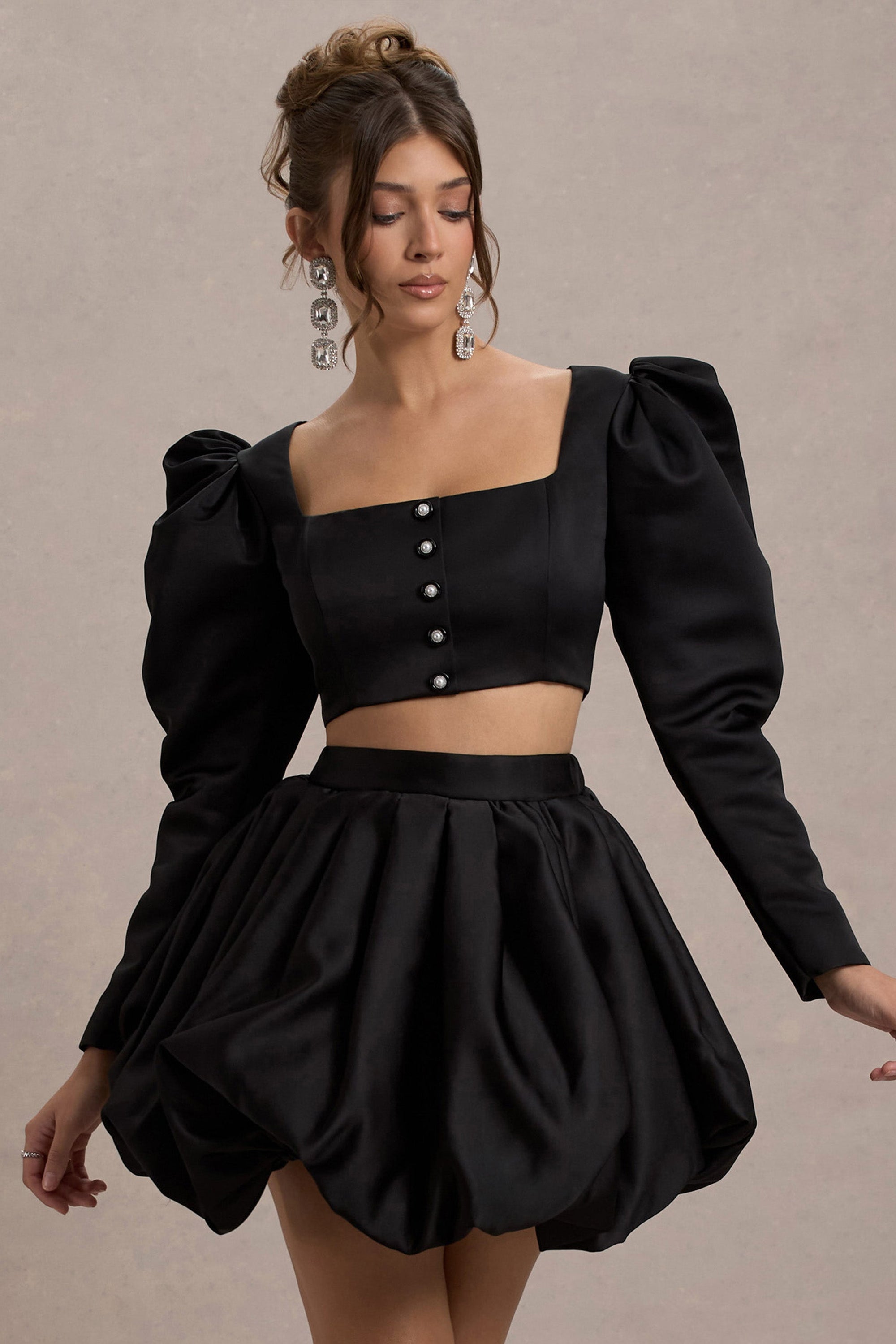 Eloisa | Zwarte Satijnen Cropped Jas Met Puffmouwen
