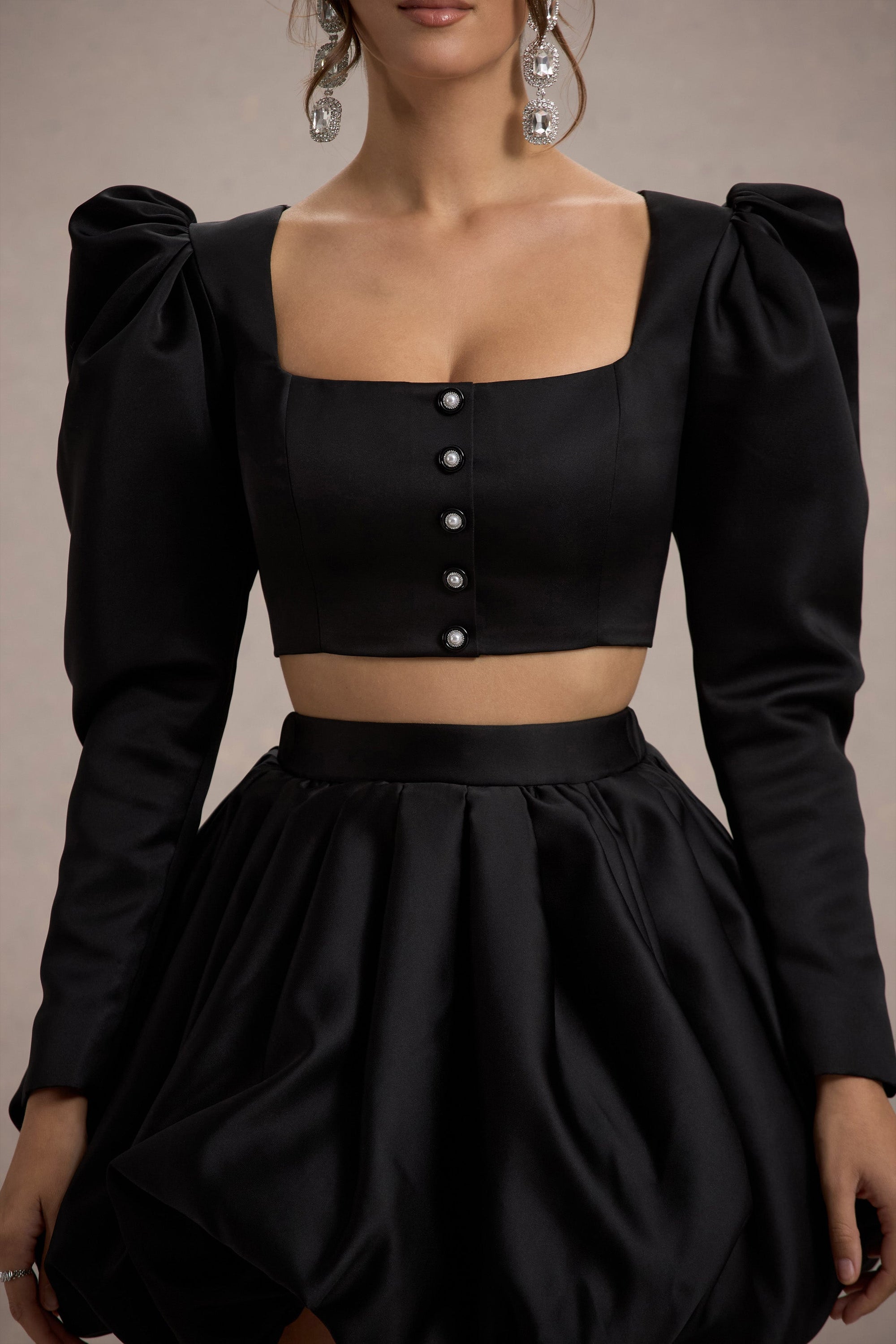 Eloisa | Zwarte Satijnen Cropped Jas Met Puffmouwen