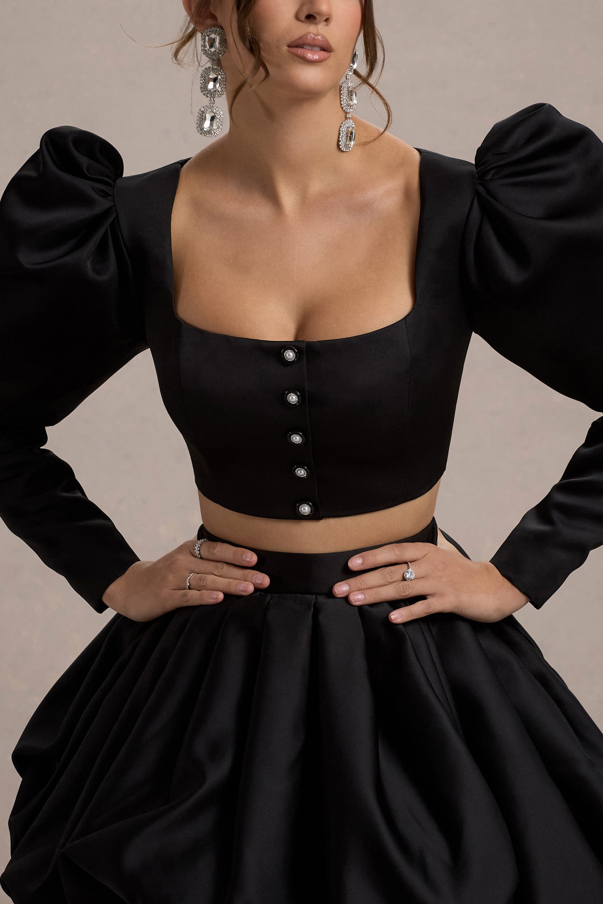 Eloisa | Zwarte Satijnen Cropped Jas Met Puffmouwen