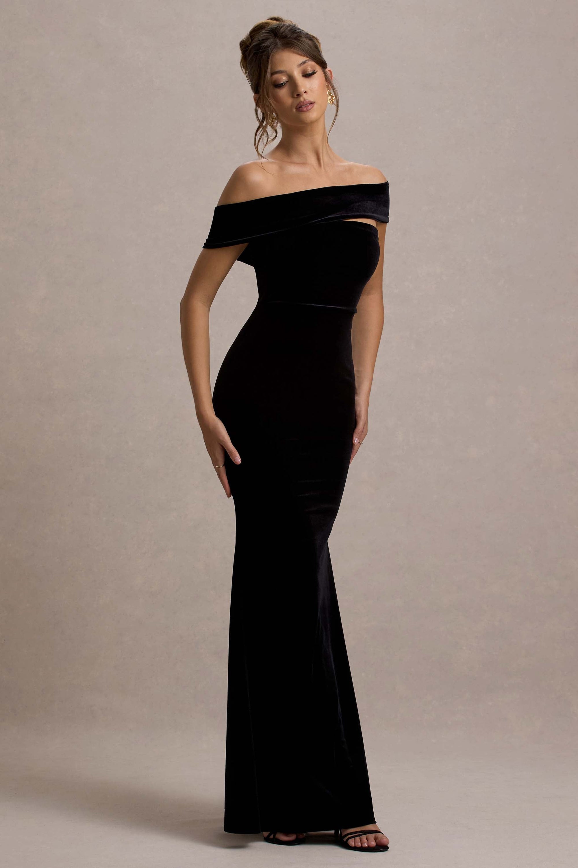 Candela | Zwarte Fluwelen Asymmetrische Bardot Maxi Jurk