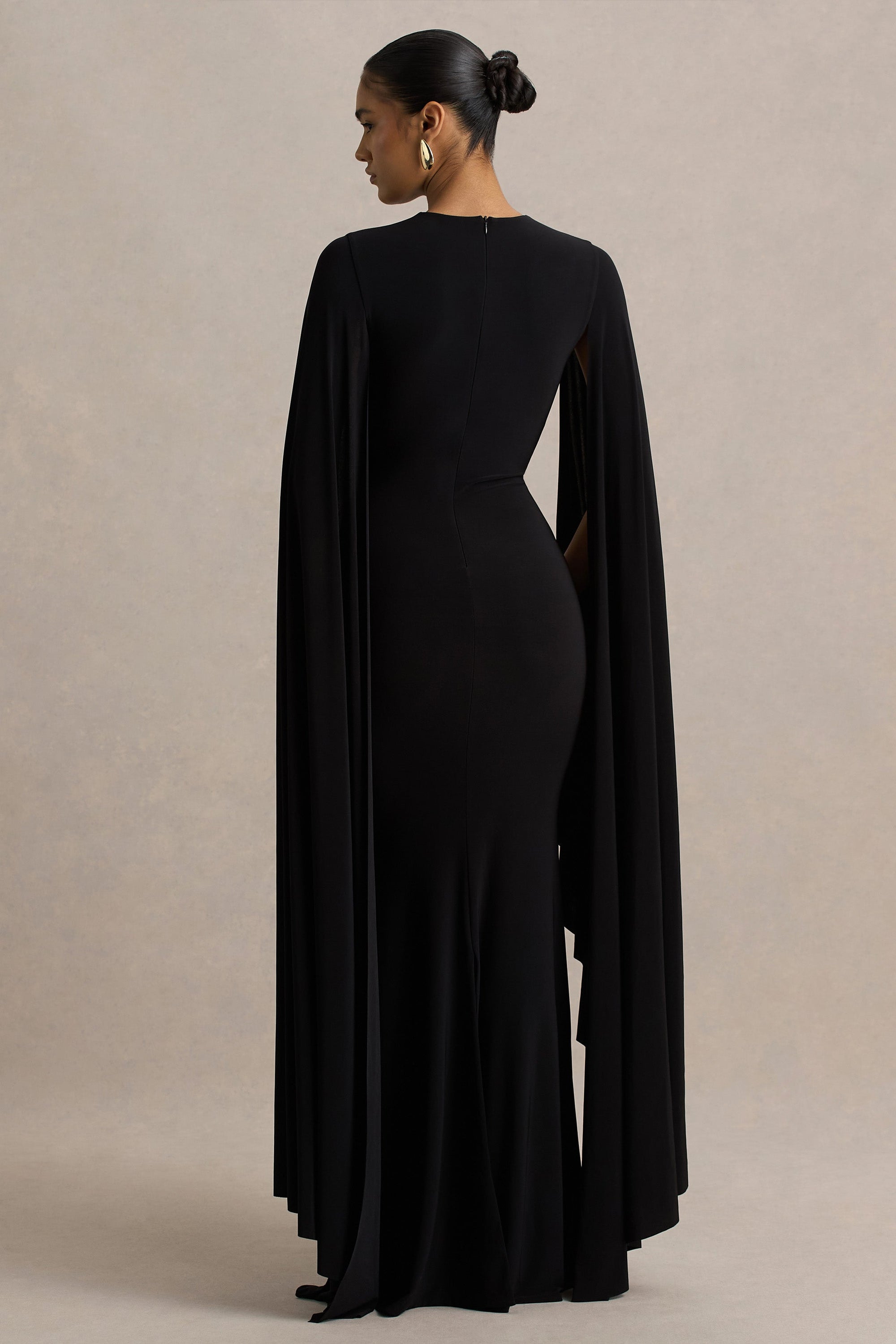 Briony | Zwarte Hoge Ronde Hals Maxi Jurk Met Cape mouwen