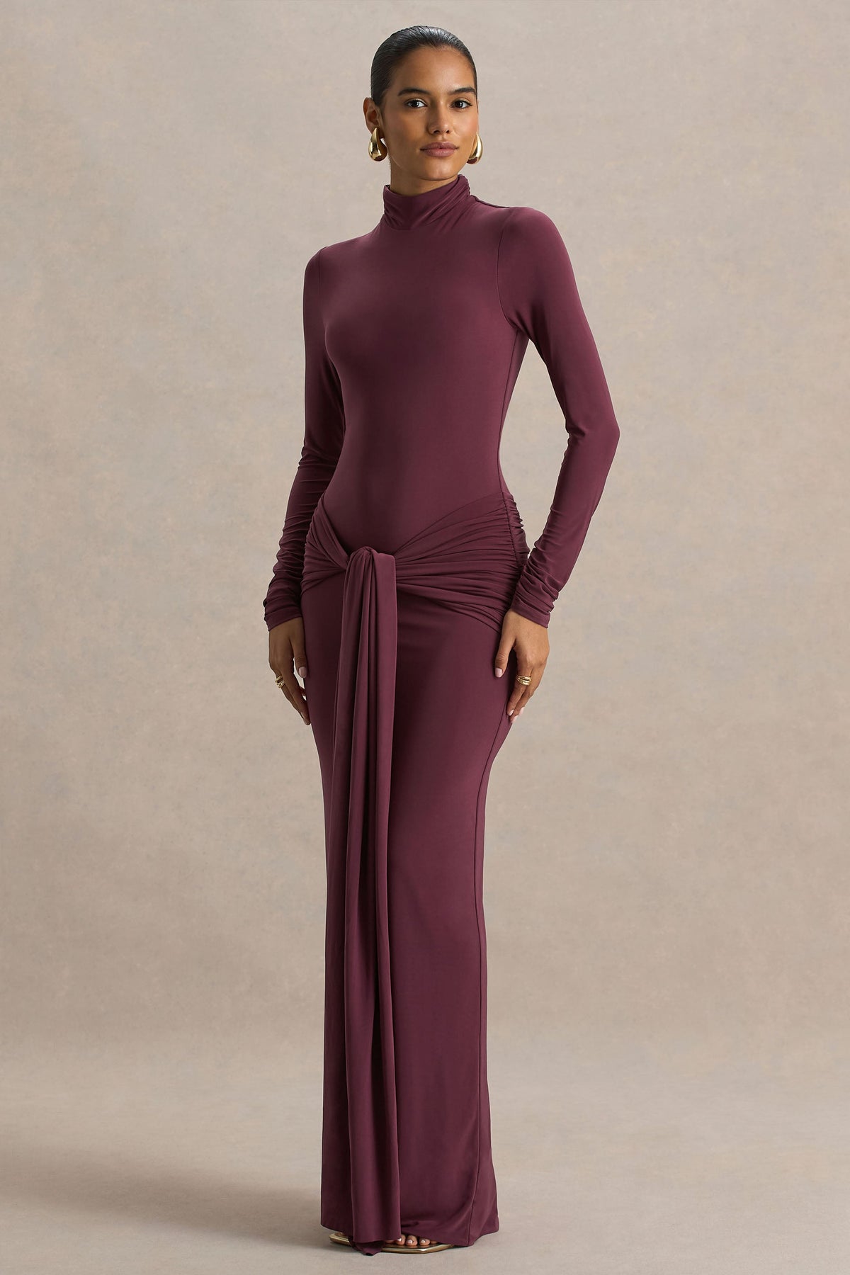Myra | Bordeaux Hoge Hals Maxi Jurk Met Ceintuur En Gerimpeld Details