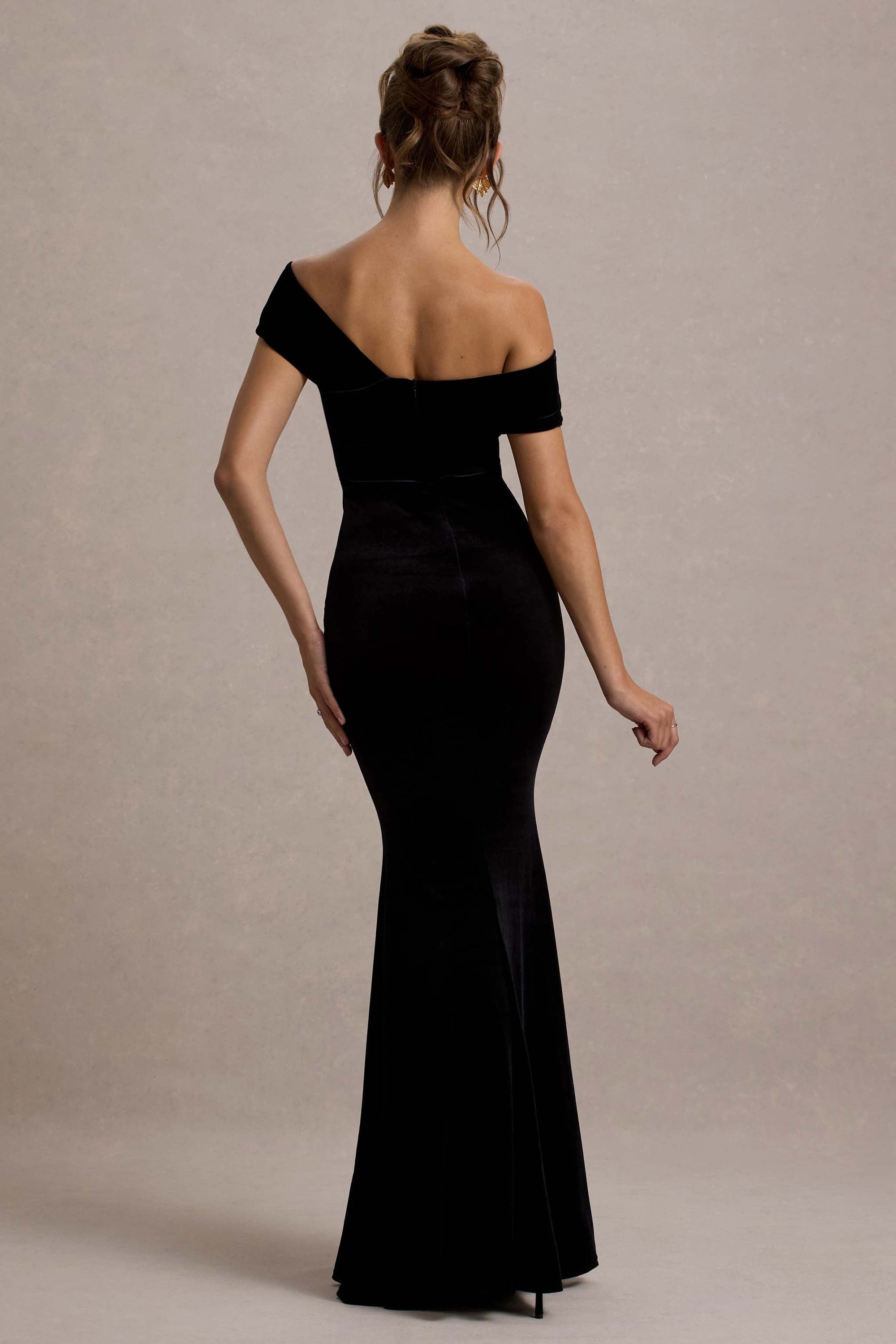 Candela | Zwarte Fluwelen Asymmetrische Bardot Maxi Jurk
