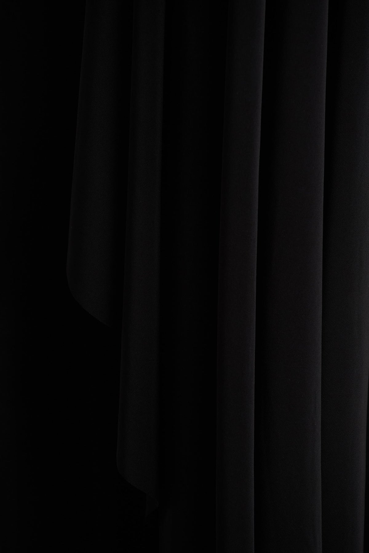 Briony | Zwarte Hoge Hals Maxi Jurk Met Cape mouwen