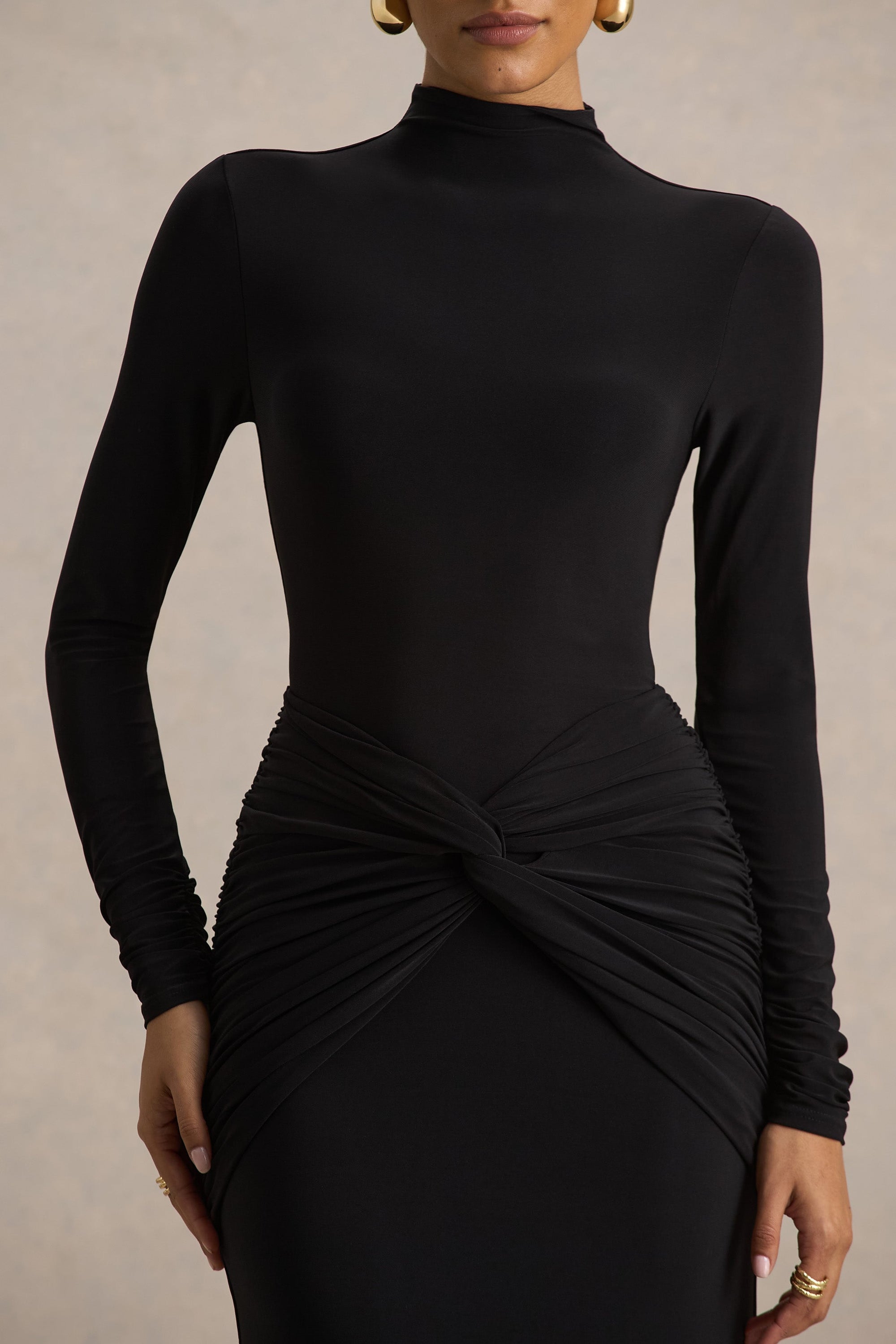 Alula | Zwarte Hoge Hals Maxi Jurk Met Twist Detail
