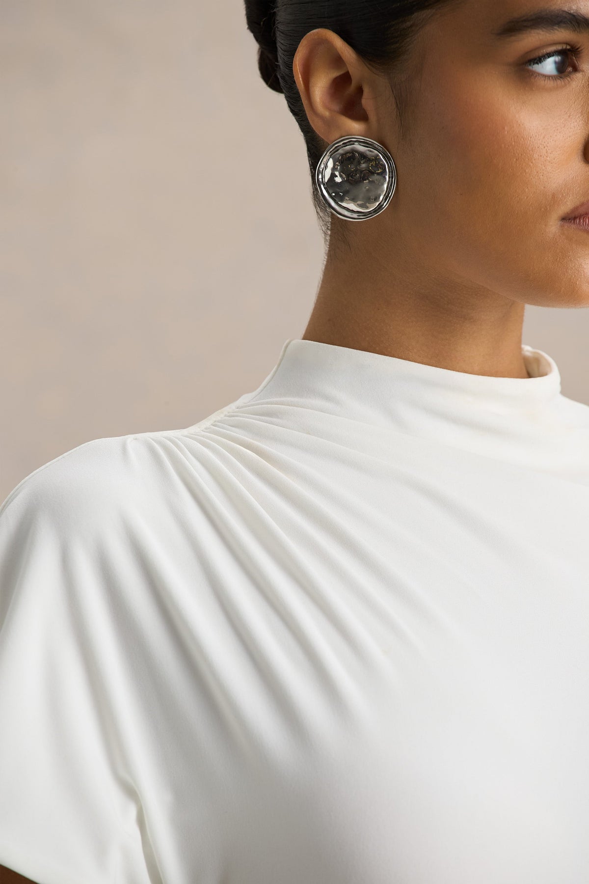 Tropic | Witte Hoge Hals Maxi Met Lange Cape‑Mouwen