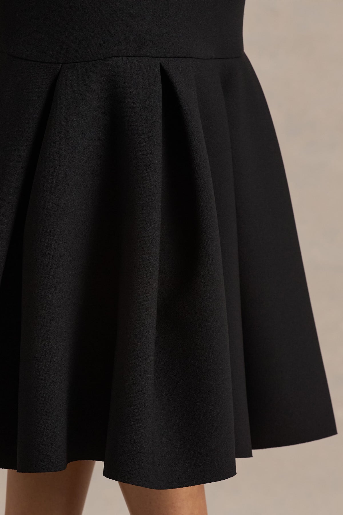 Liberty | Zwarte Hoge Hals Meermin Maxi Jurk Met Ruches detail