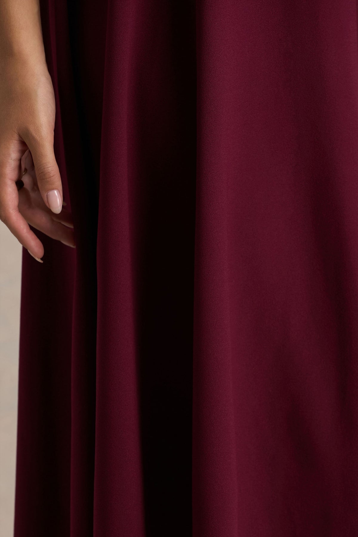 Bellona | Bordeaux Hoog-Lage Midi Jurk Met Hoge Hals