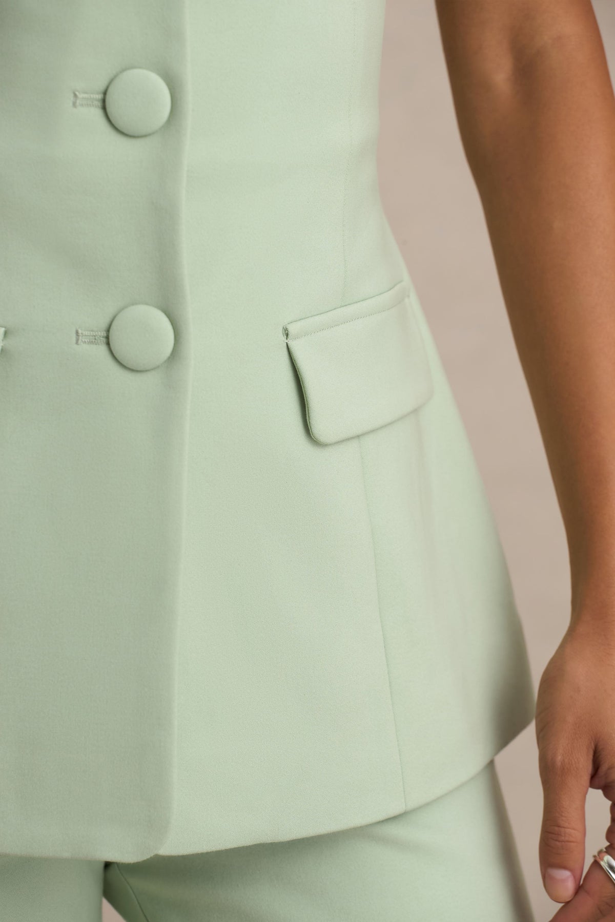 uploaded_image_4_u9l92