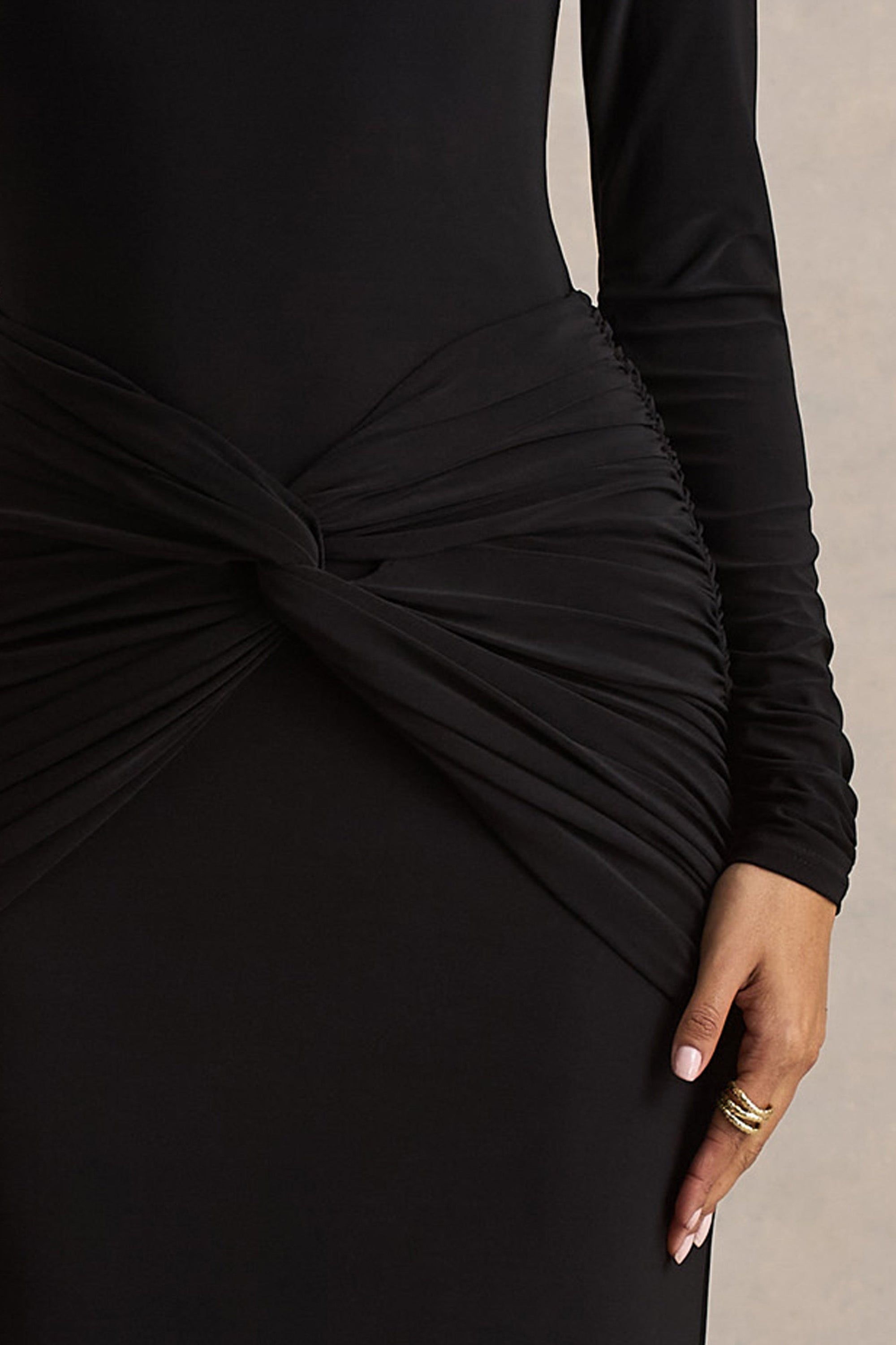 Alula | Zwarte Hoge Hals Maxi Jurk Met Twist Detail