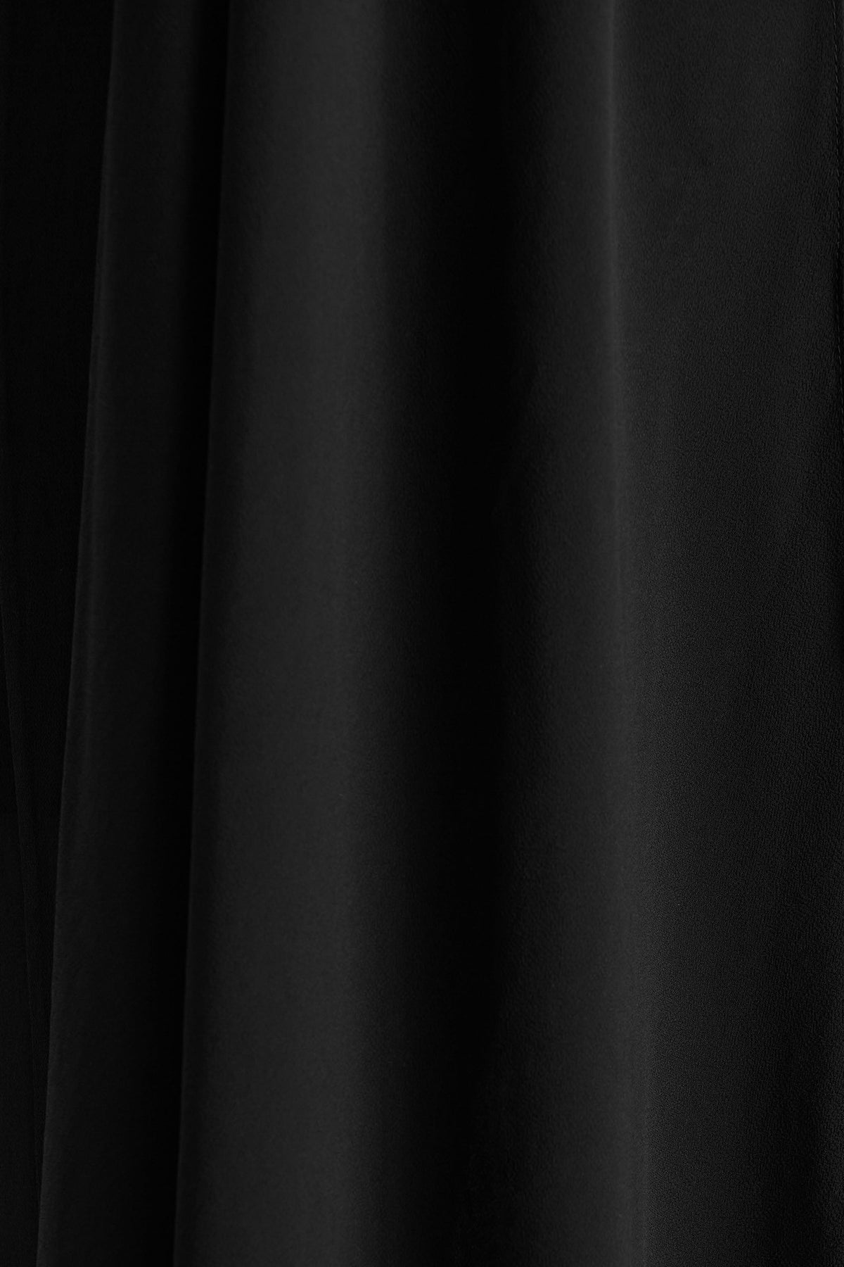 Unpredictable | Zwarte Hoge Hals Maxi Jurk Met Rug Cape Detail