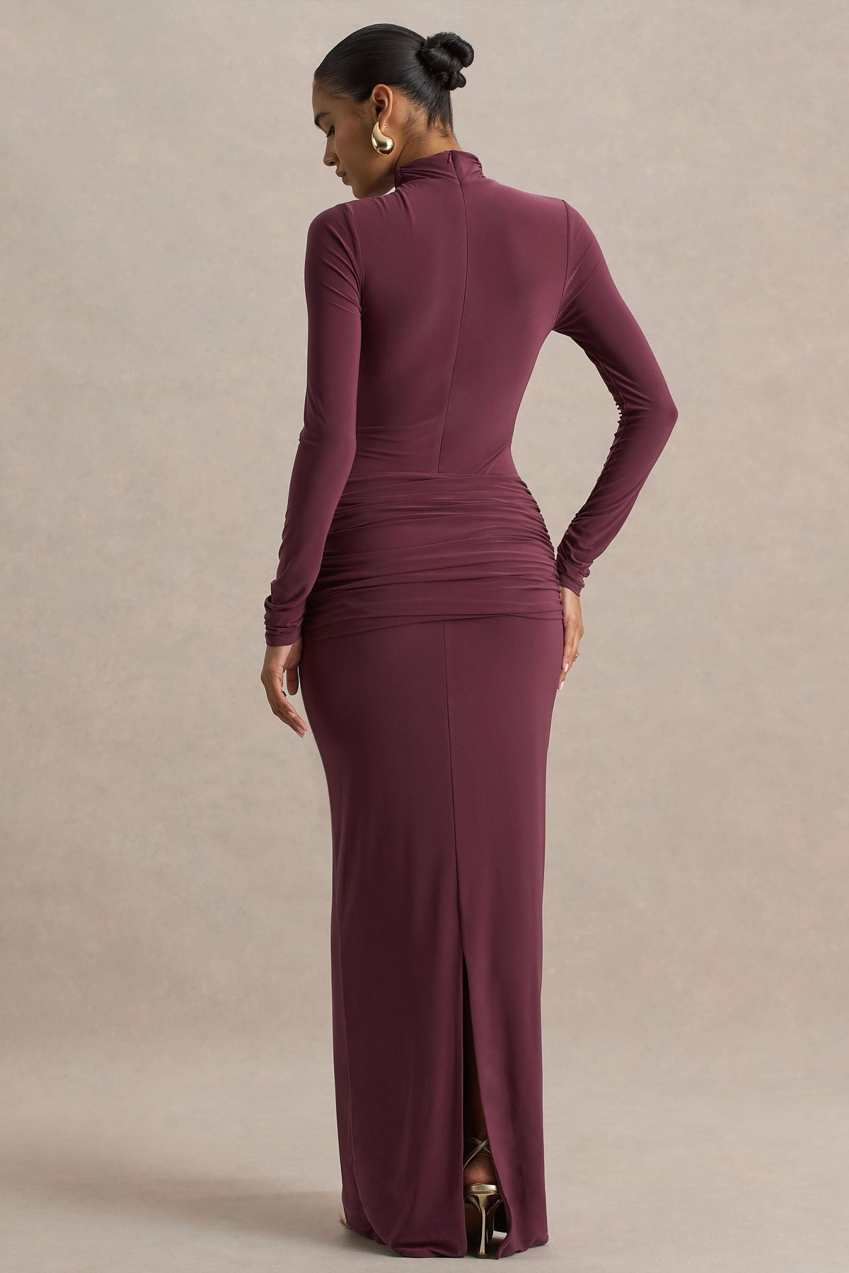 Myra | Bordeaux Hoge Hals Maxi Jurk Met Ceintuur En Gerimpeld Details