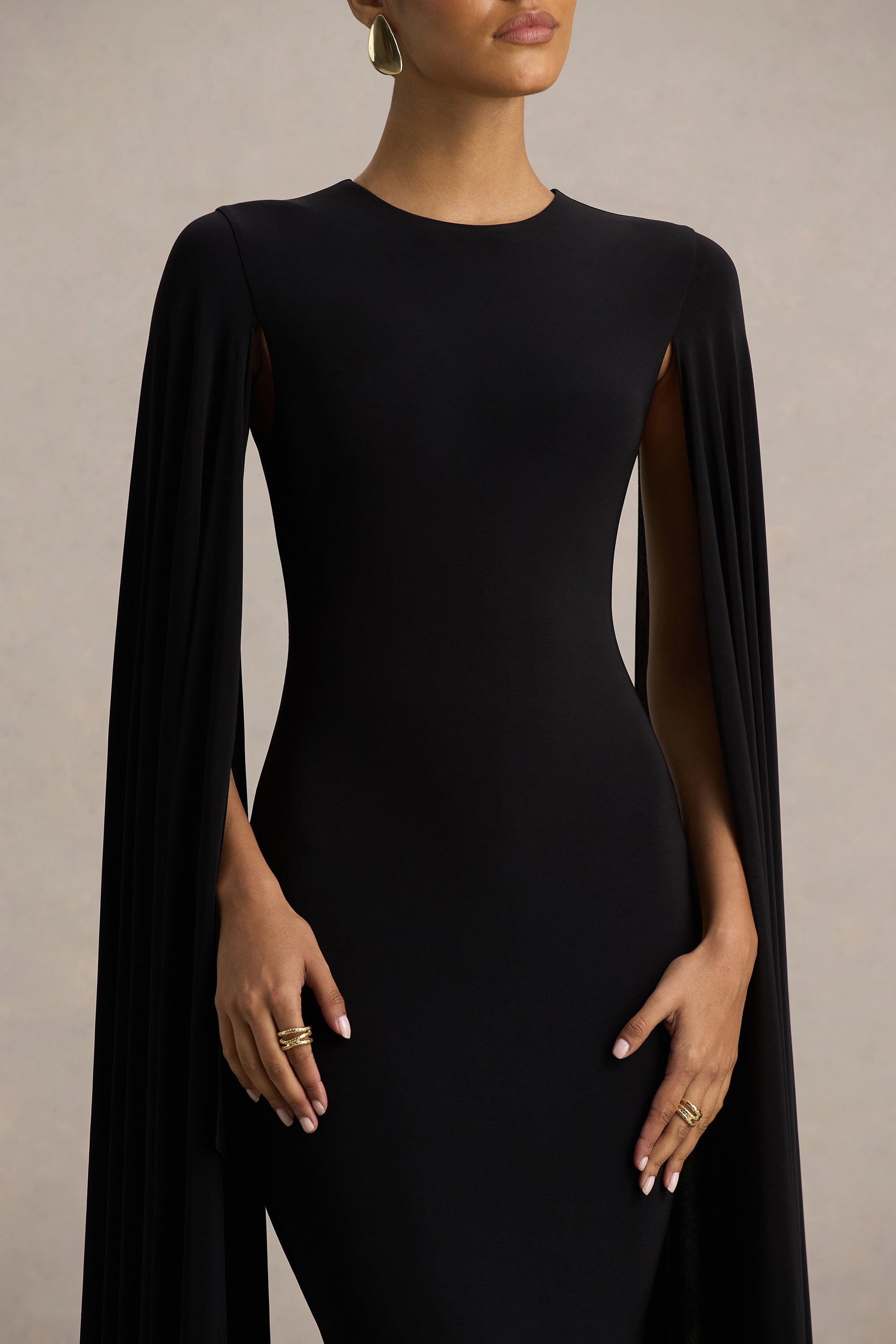Briony | Zwarte Hoge Ronde Hals Maxi Jurk Met Cape mouwen
